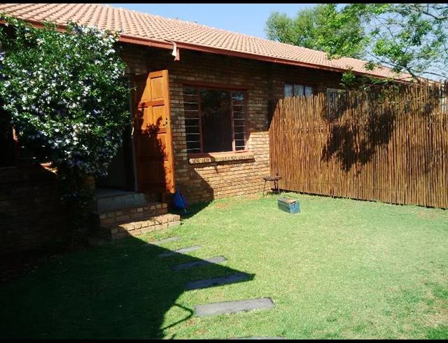 2 BEDROOM PROPERTY TO RENT IN ROOIHUISKRAAL NORTH